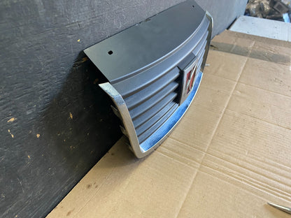 2004 2005 2006 Saturn Vue Front Upper Grille Grill Q0483 DG2