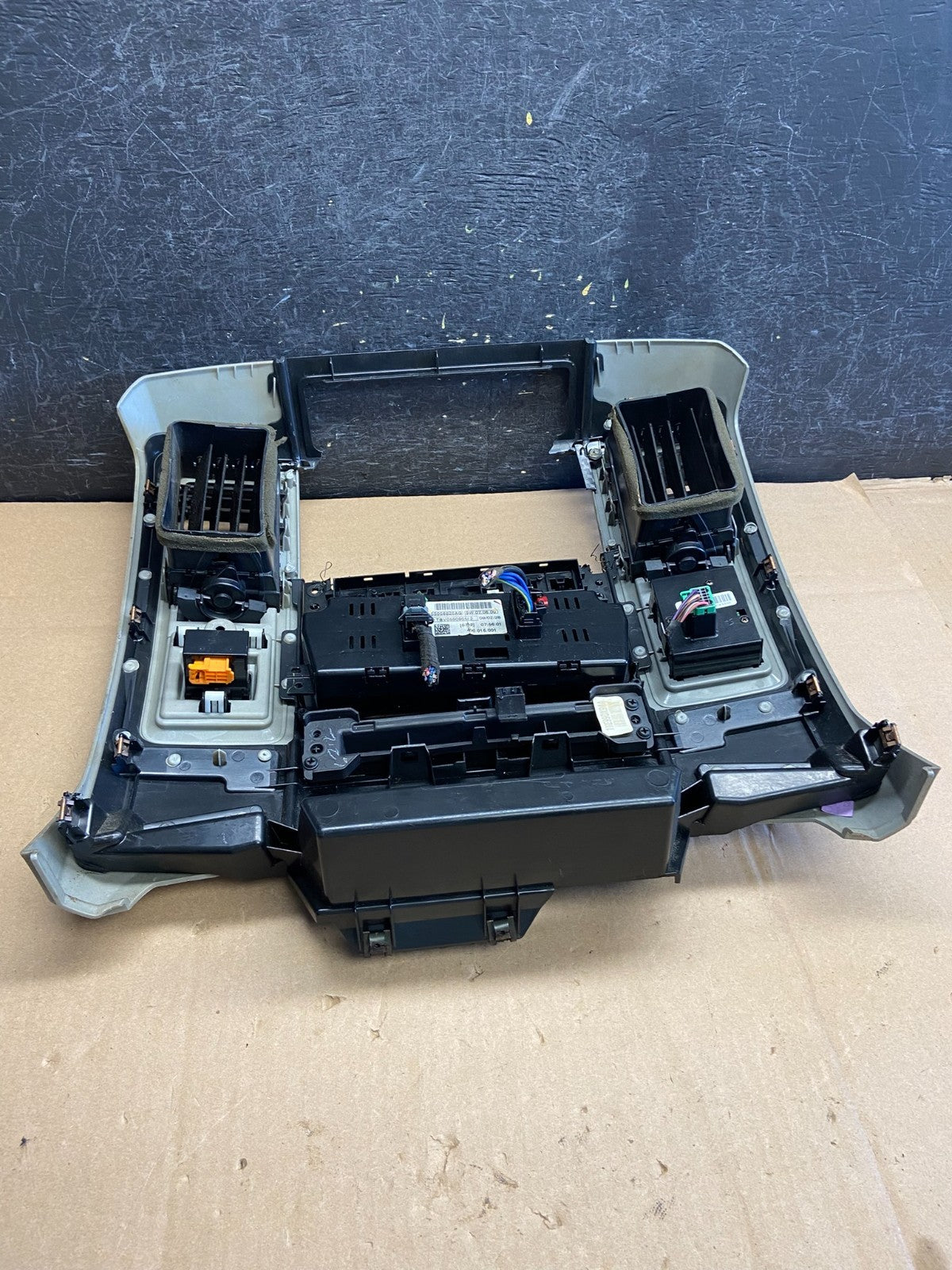 2009 to 2010 Dodge Ram 1500 Center Dash Radio Screen Climate Panel AI3231 DG5