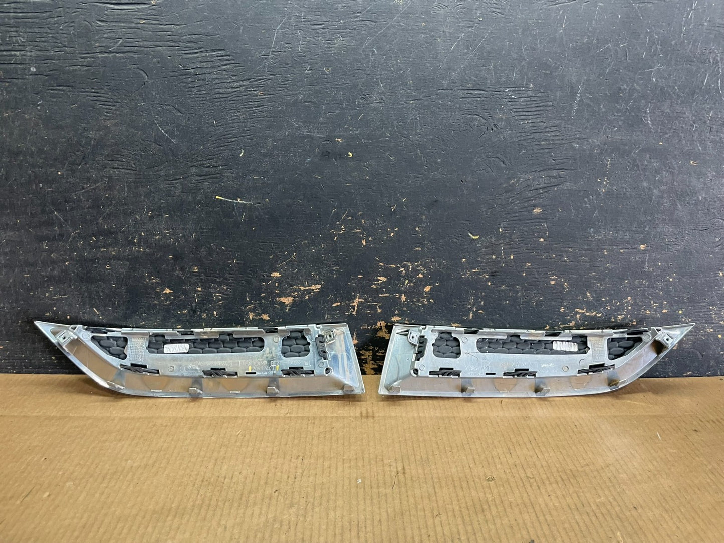 2013 2014 2015 GMC Acadia Front Left+Right Set Grille Bezel Bumper Oem AA9203 DG4
