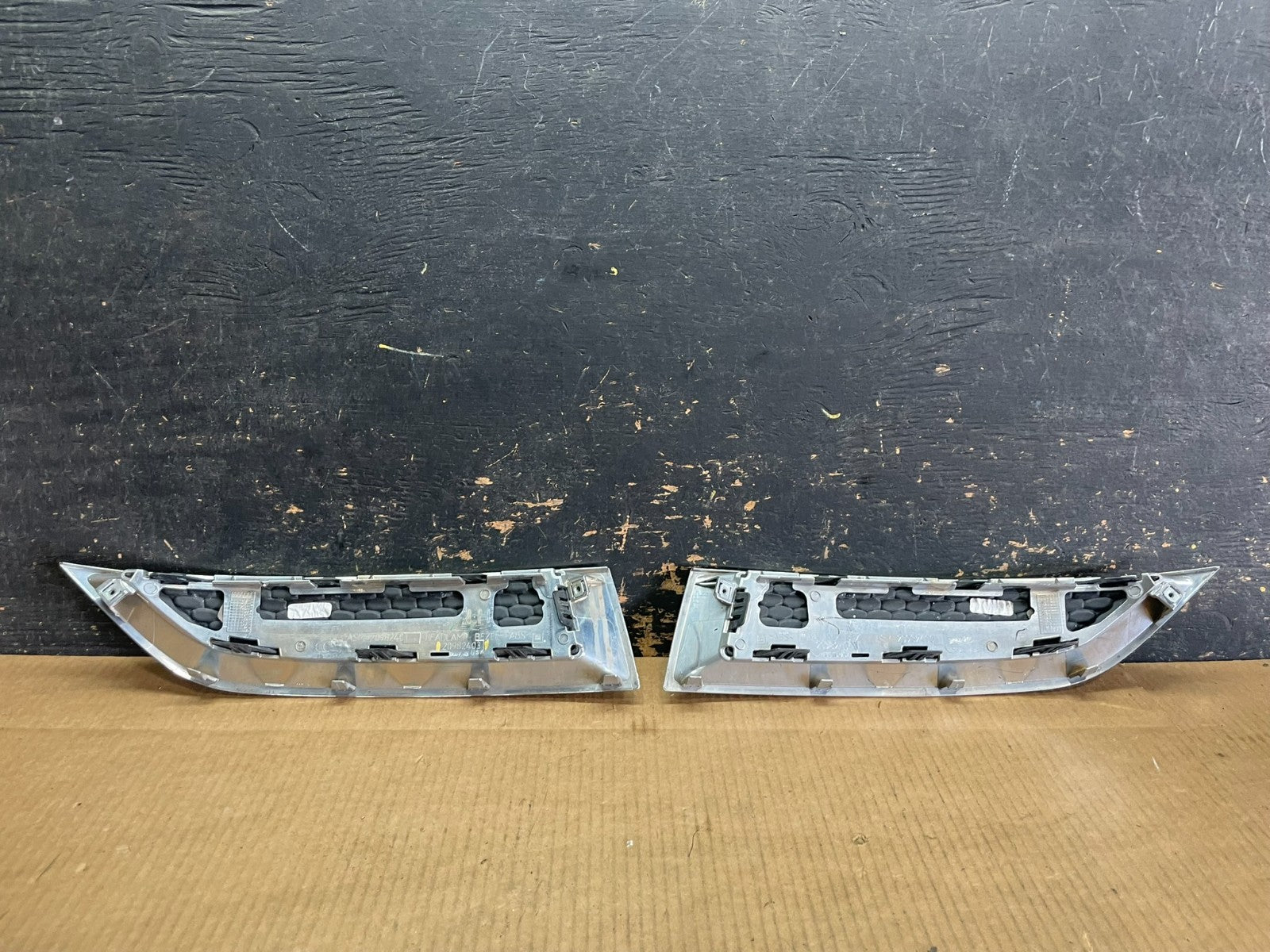 2013 2014 2015 GMC Acadia Front Left+Right Set Grille Bezel Bumper Oem AA9203 DG4