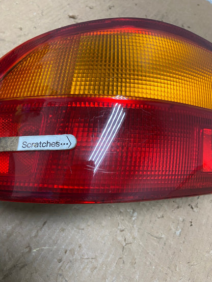 1992 to 1995 Honda Civic Left Driver LH Side Tail Light Y6185 DW3