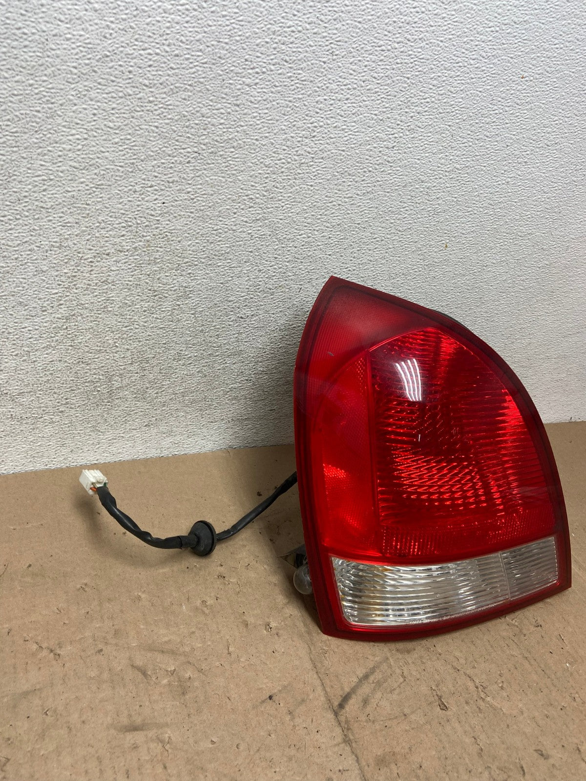 2001-2003 Sedan Hyundai Elantra Left Driver Lh Side Tail Light AG4929 LK2