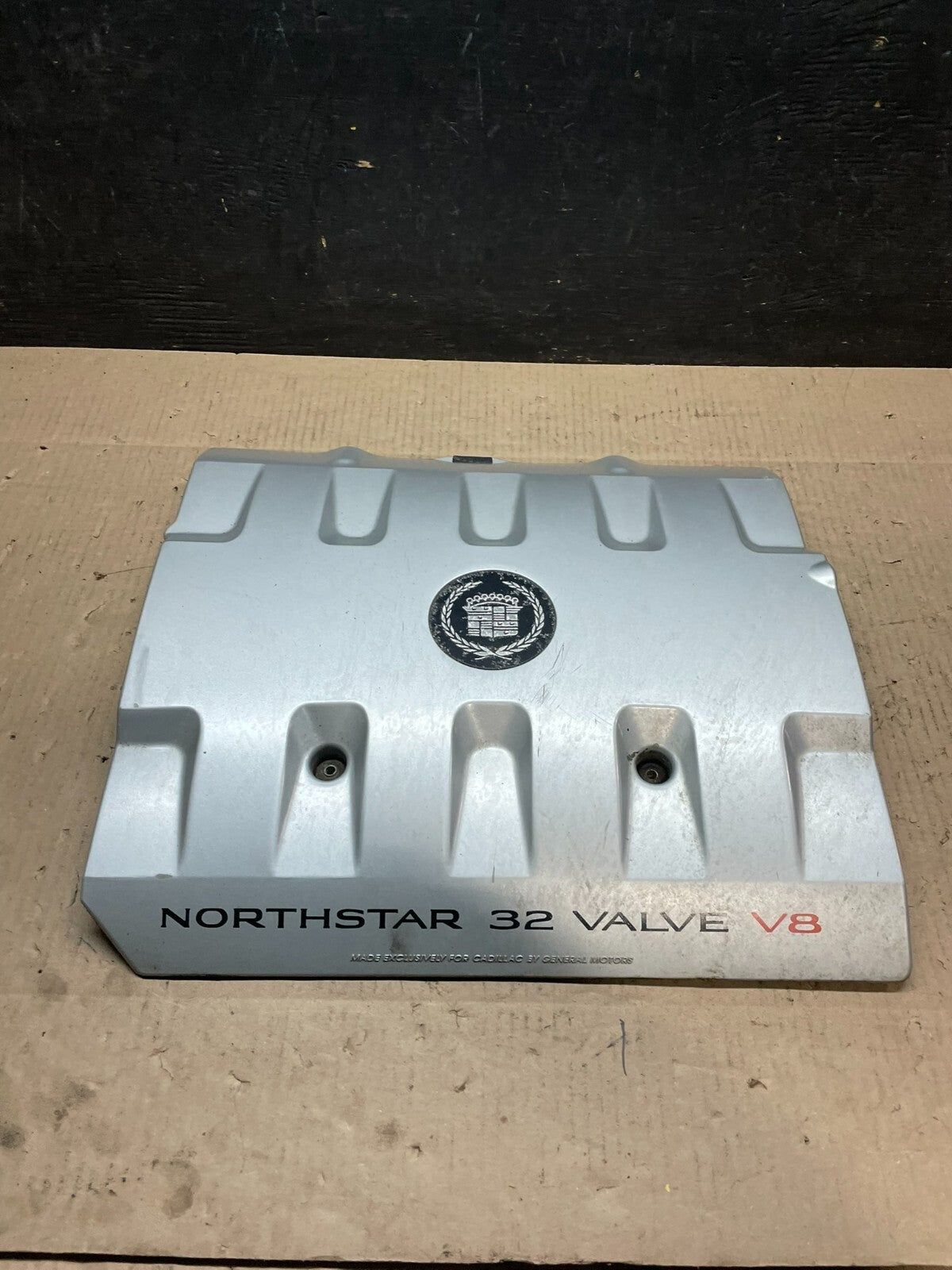 2001 to 2004 Cadillac Deville Seville Northstar Engine Motor Cover i7728 DG0