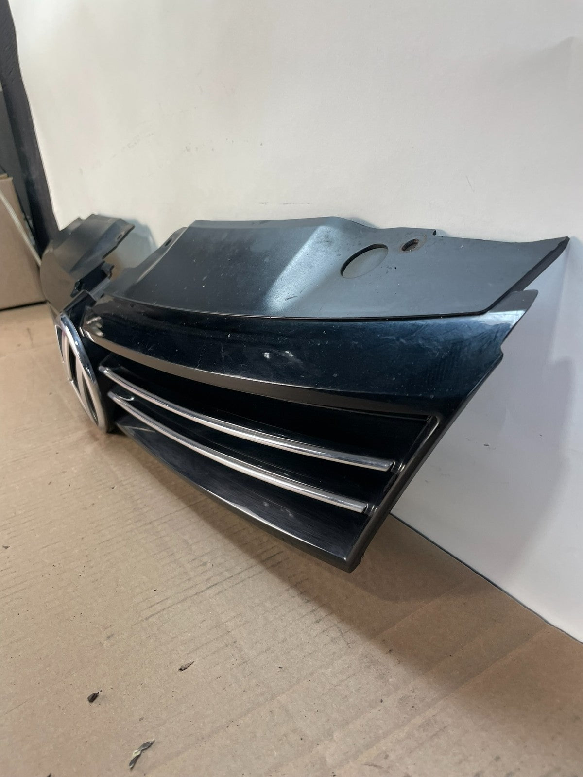 2011 to 2014 Volkswagen Jetta Sedan Front Upper Grille Grill ah0496 DG1