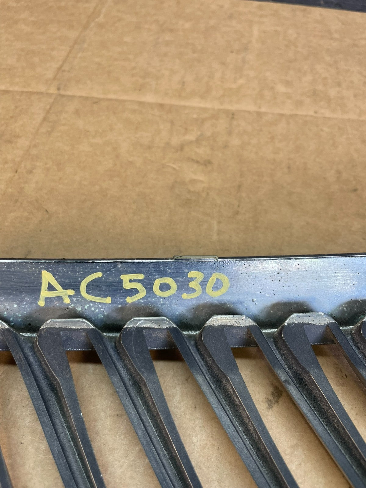 2013 to 2016 Lincoln MKT Left Driver LH Side Front Grill Grille ac5030 DG5
