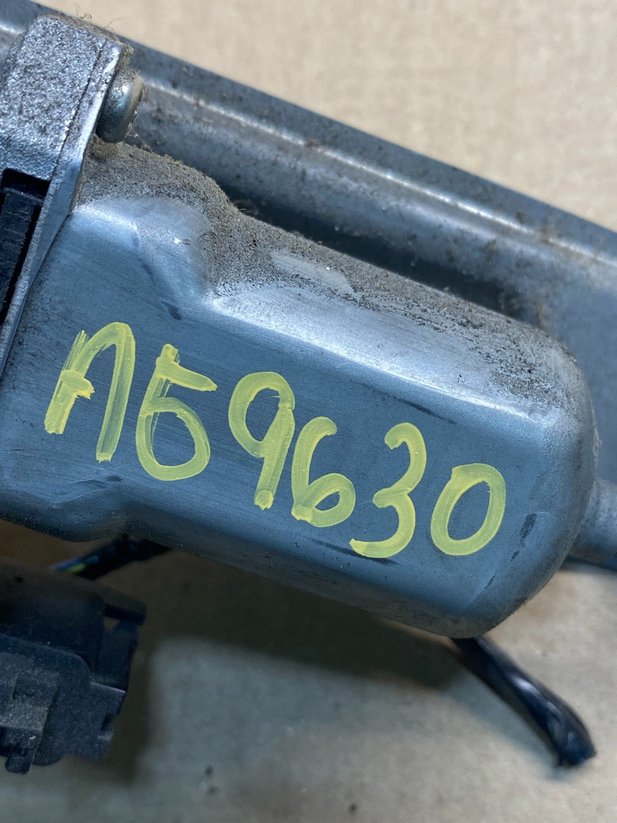 2010 to 2013 Mazda 3 Windshield Rear Wiper Motor AG9630 DG7
