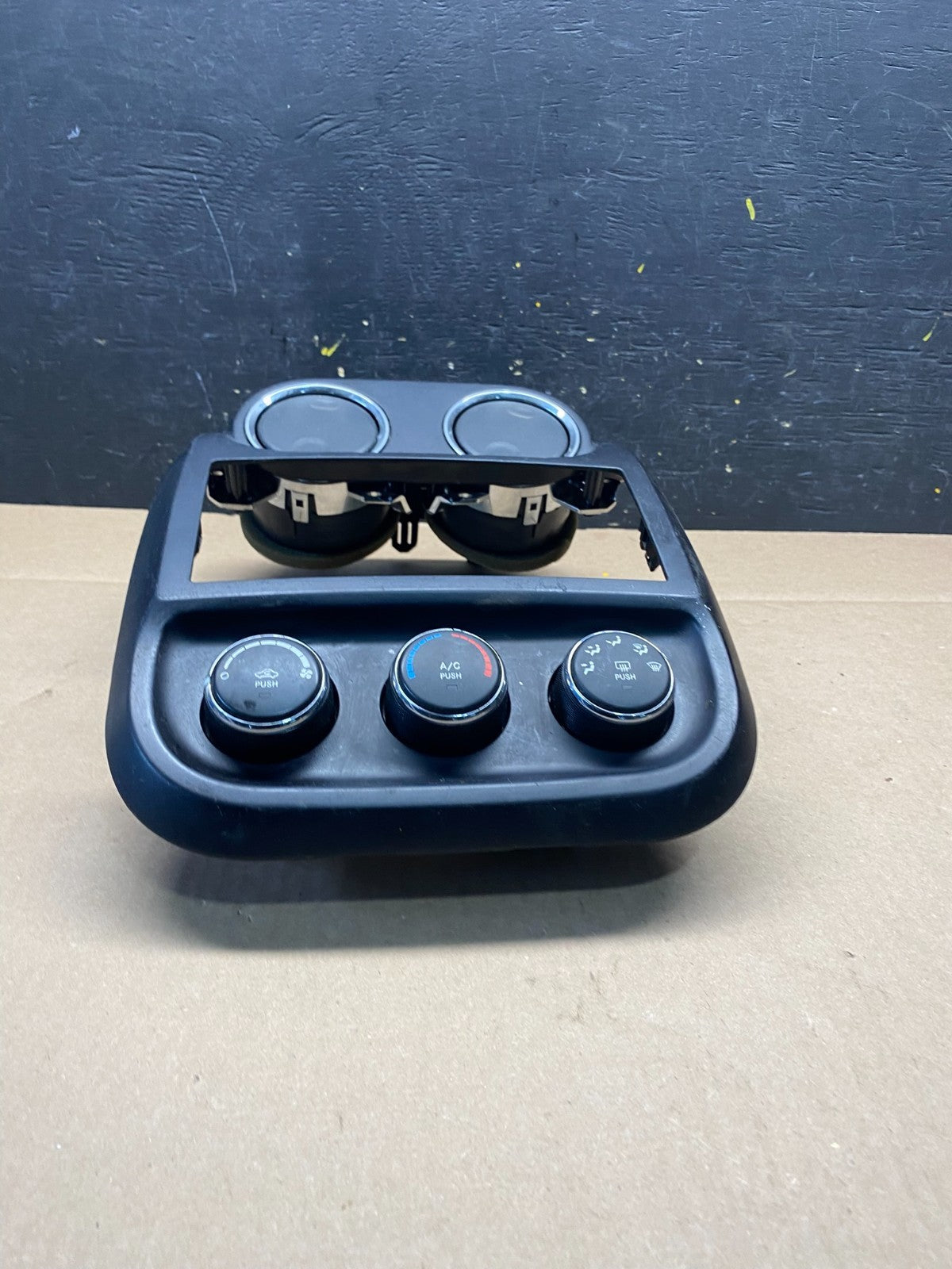 2011 to 2017 Jeep Compass Dash Climate Temperature Control Radio Bezel P3601 DG1