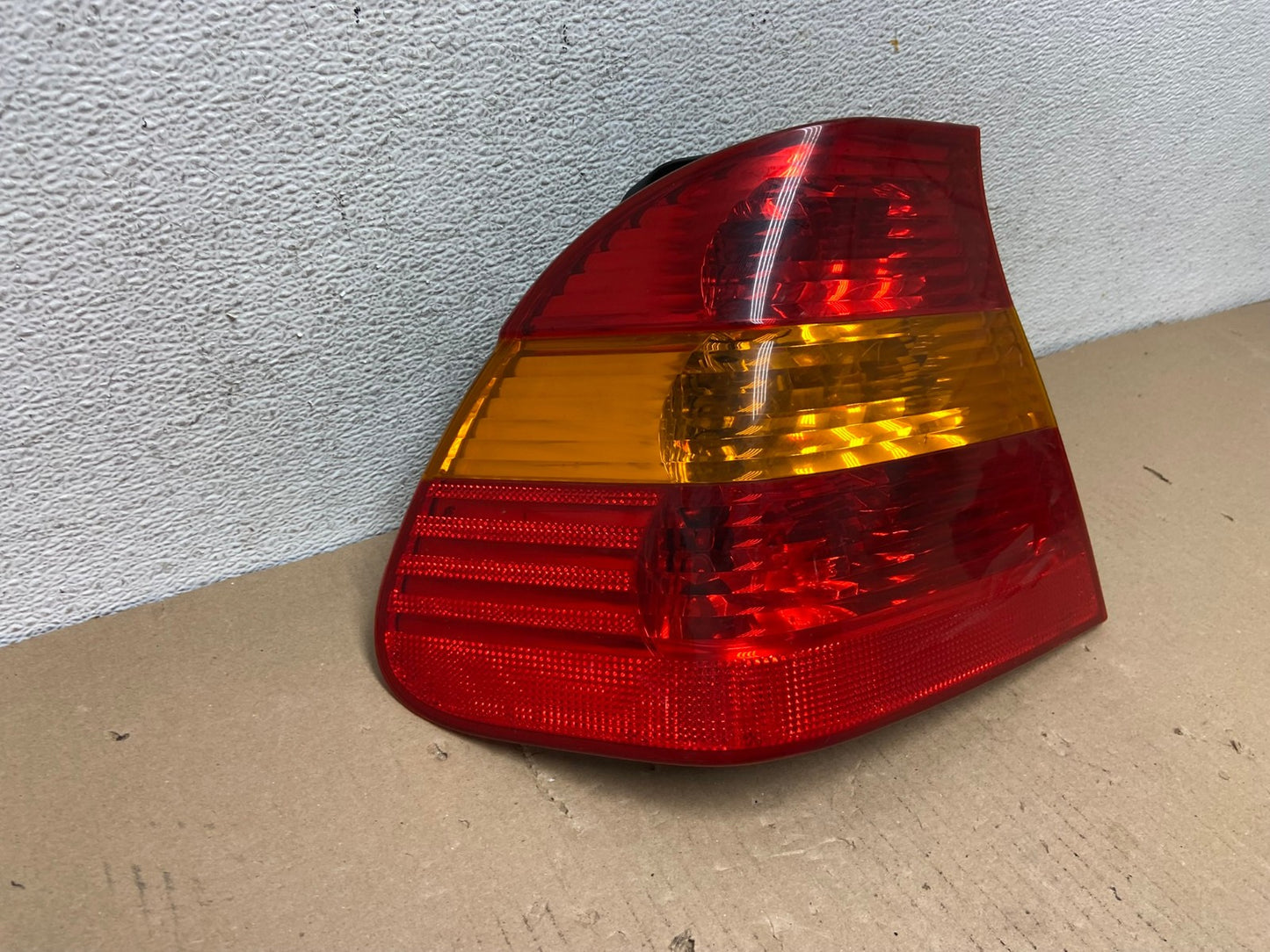 2002 - 2005 BMW 3 E46 Series Left Driver Side Lh Tail Light AF3072 LK2