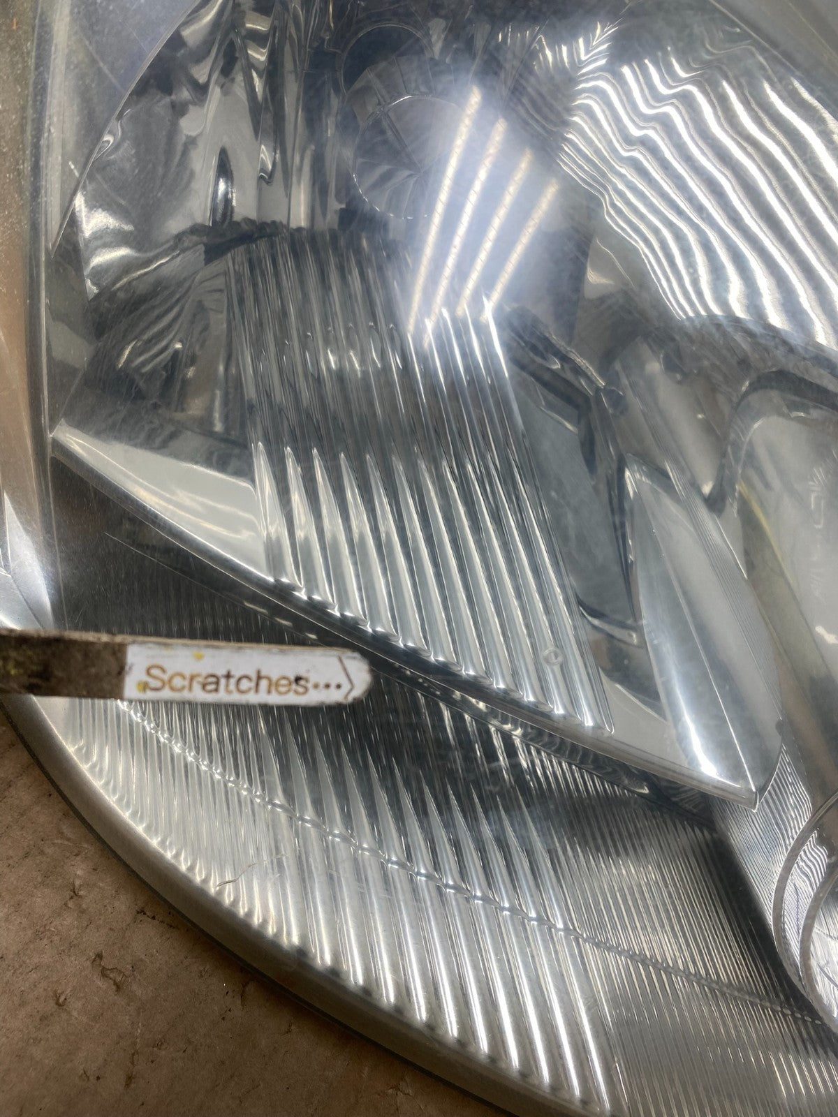 2004-2005 Toyota Sienna Right Passenger Halogen Headlight AI9011 DW3
