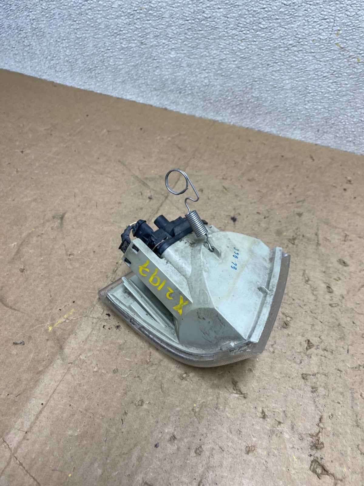 1991 to 1995 Volvo 940 Left Driver Side Headlight Turn Signal X2197 PS9