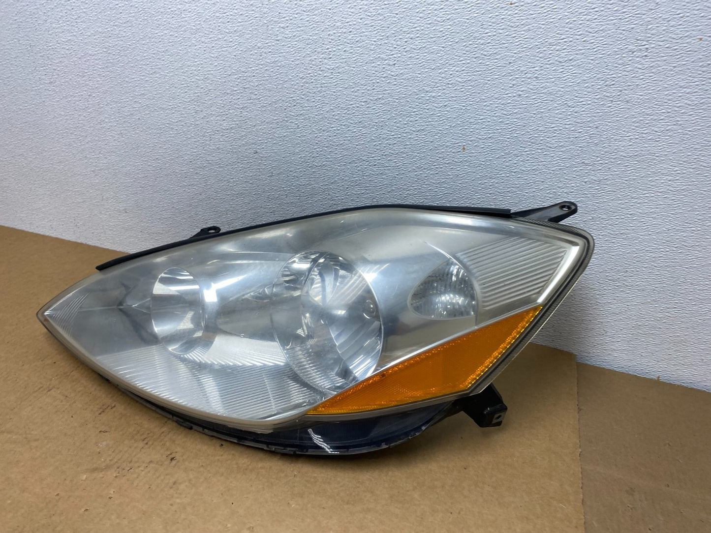 2006 to 2010 Toyota Sienna Left Driver Lh Side Headlight Halogen AC1750 DW1