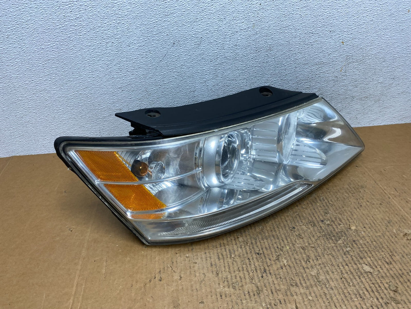 2009 to 2010 Hyundai Sonata Right Passenger RH Side Headlight Halogen AE1670 DW2
