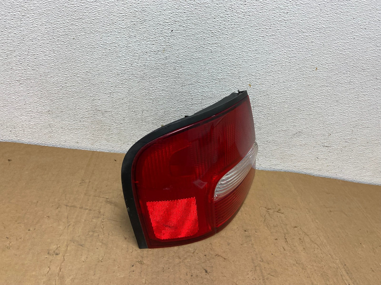 2000 to 2001 Nissan Altima Left Driver LH Side Tail Light AD1251 LK2