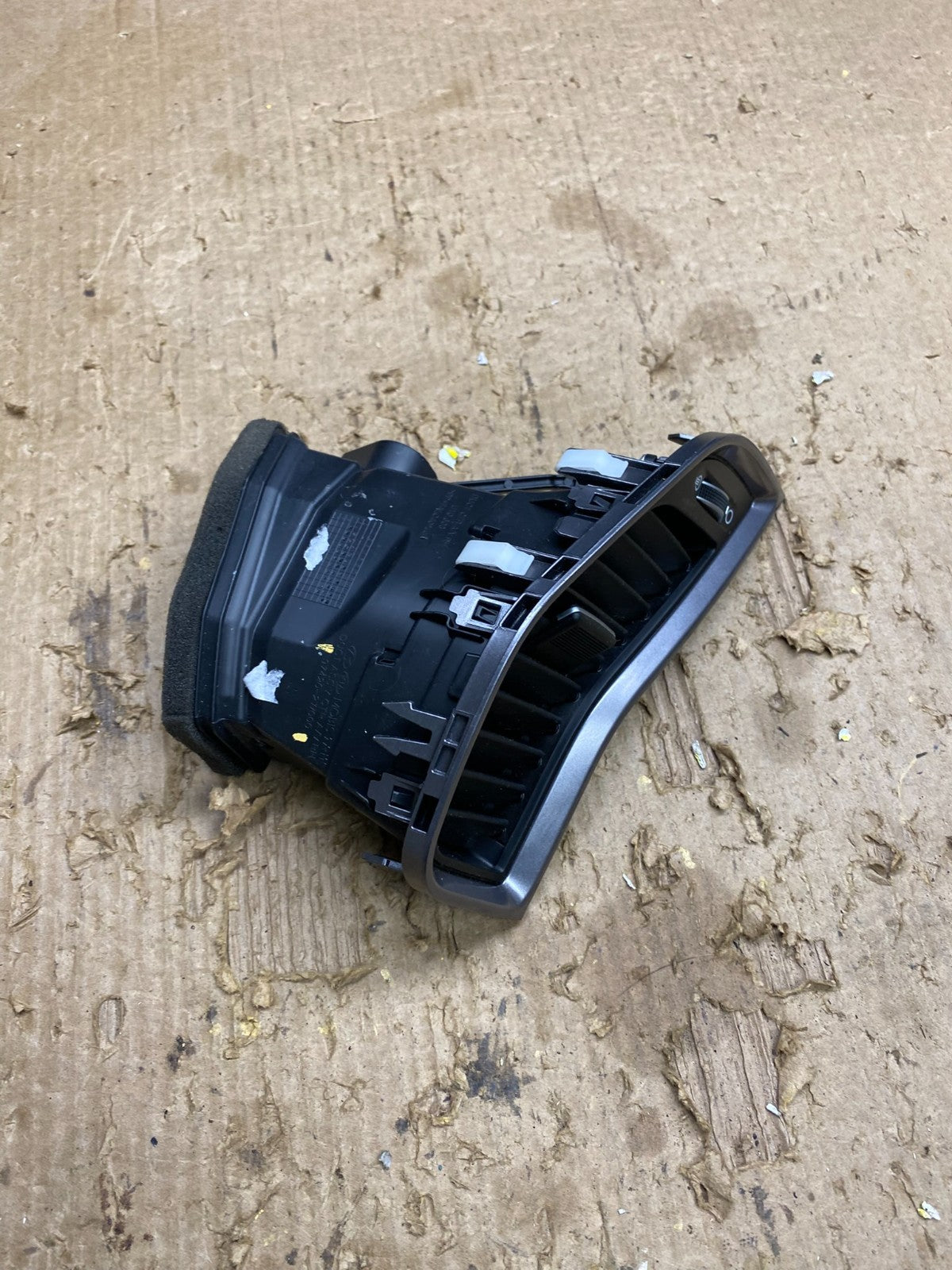 2017 to 2018 Hyundai Santa Fe Dashboard Center Left AC Air Heater Vent Z9652 DG1