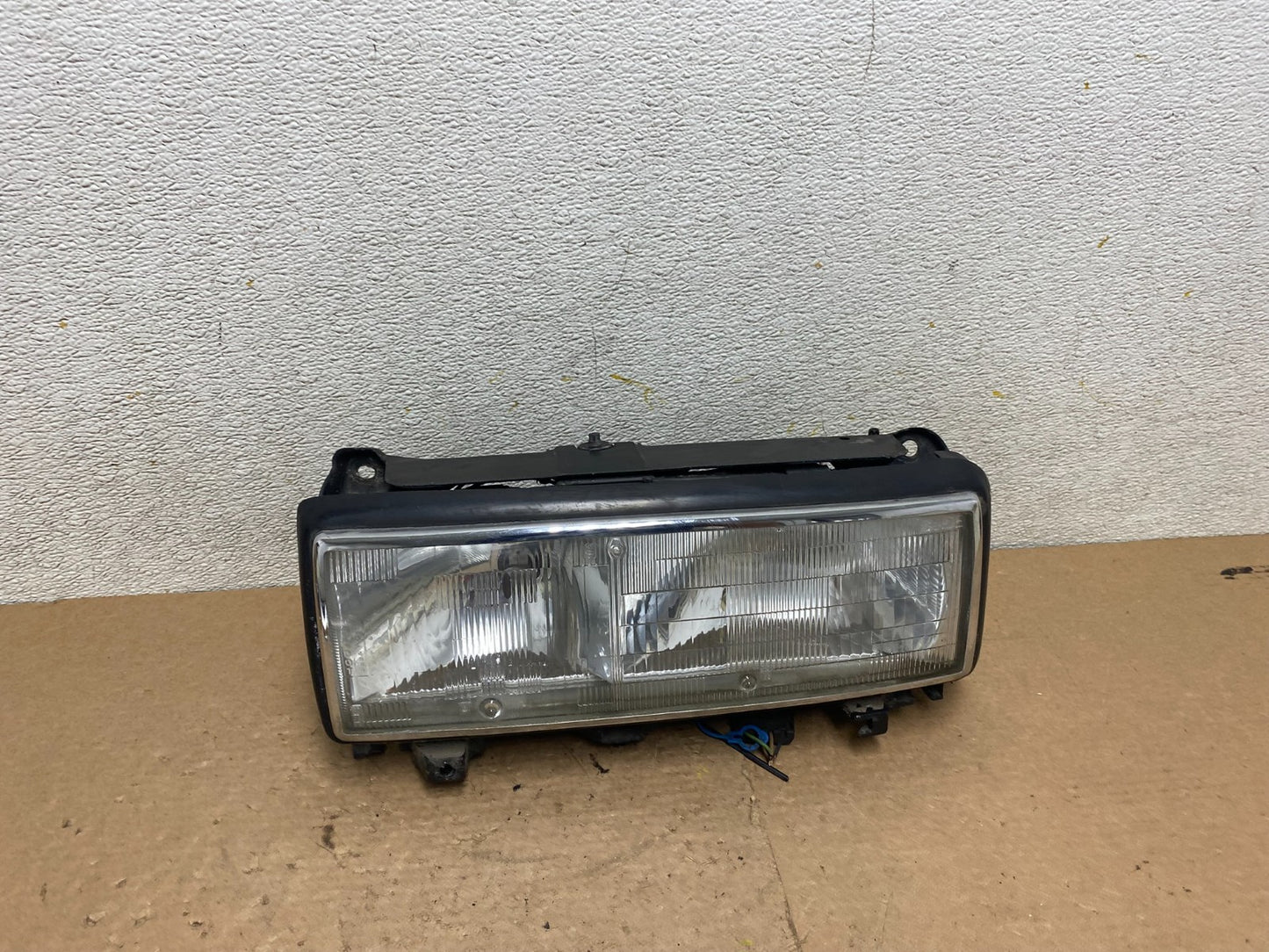 1988 to 1991 Cadillac Seville Eldorado Left Driver LH Side Headlight P6461 DW0