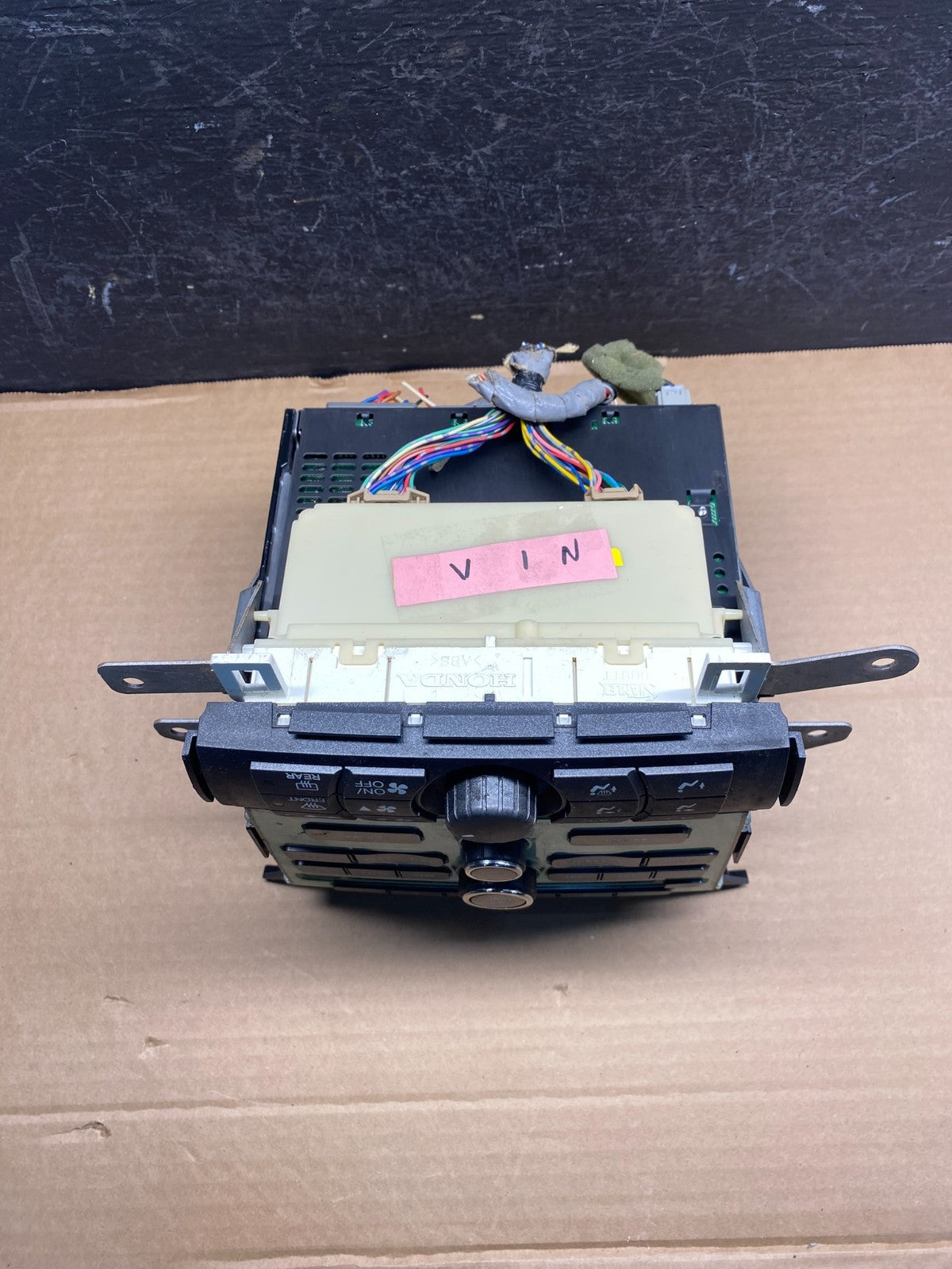 2009 to 2011 Honda Pilot AM FM CD Audio Radio Player Climate Control AD7600 DG4