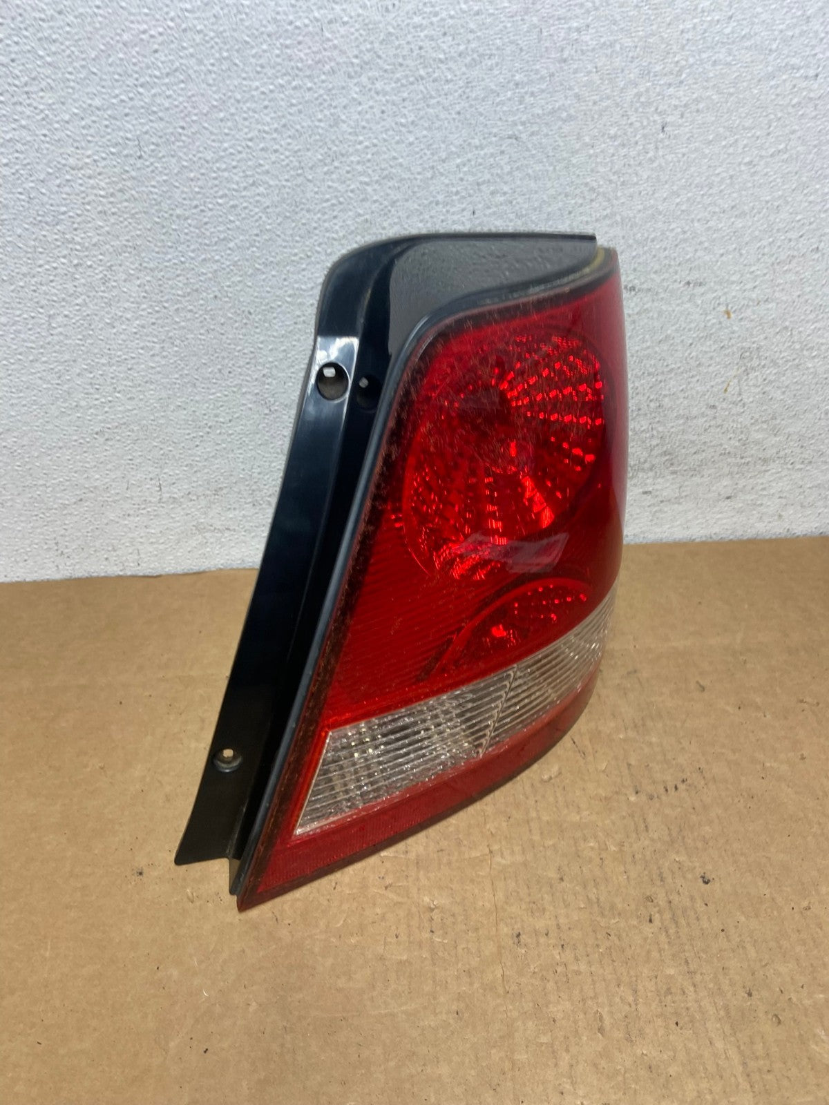2003 to 2006 Kia Sorento Right Passenger RH Side Tail Light AD4592 LK2