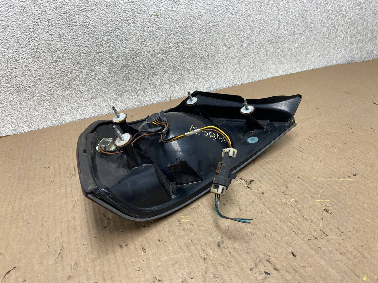 2000 to 2005 Chevrolet Impala Right Passenger Rh Side Tail Light AG8037 LK5