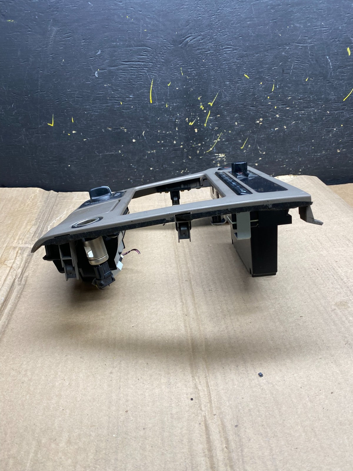 2003-2004 Nissan Pathfinder Radio AC Heat Climate Control Transef Bezel X2034 DG5