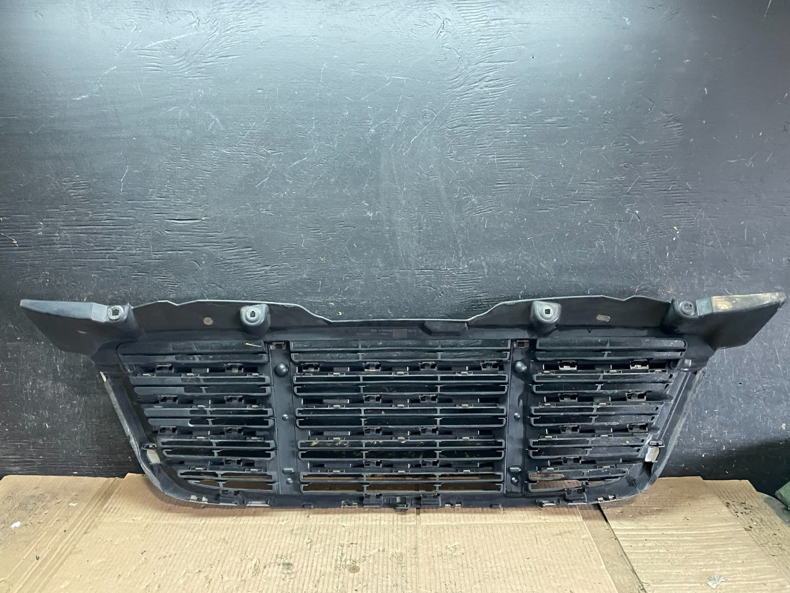 2009 to 2011 Freightliner Sprinter Front Upper Chrome Grill Grille W4652 DG9