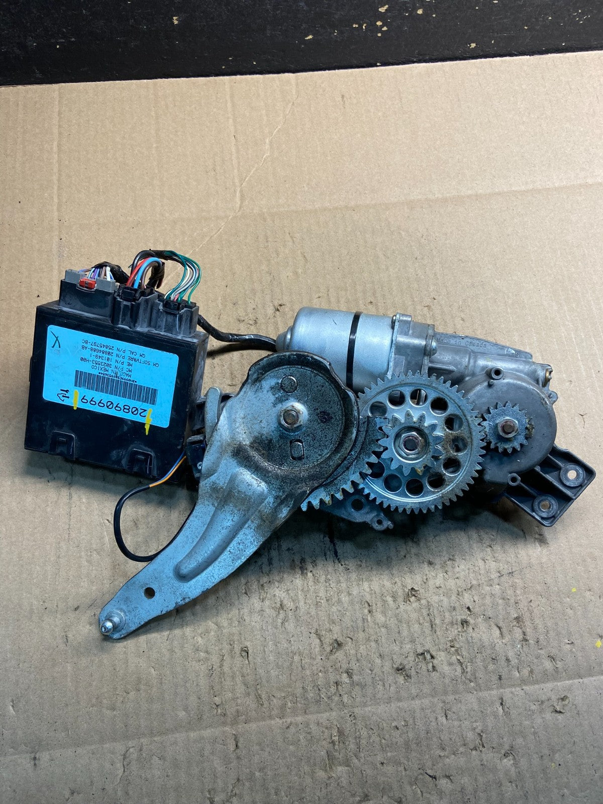 2009 to 2016 GMC Acadia Rear Trunk Liftgate Power Motor Actuator OEM Z0657 DG4