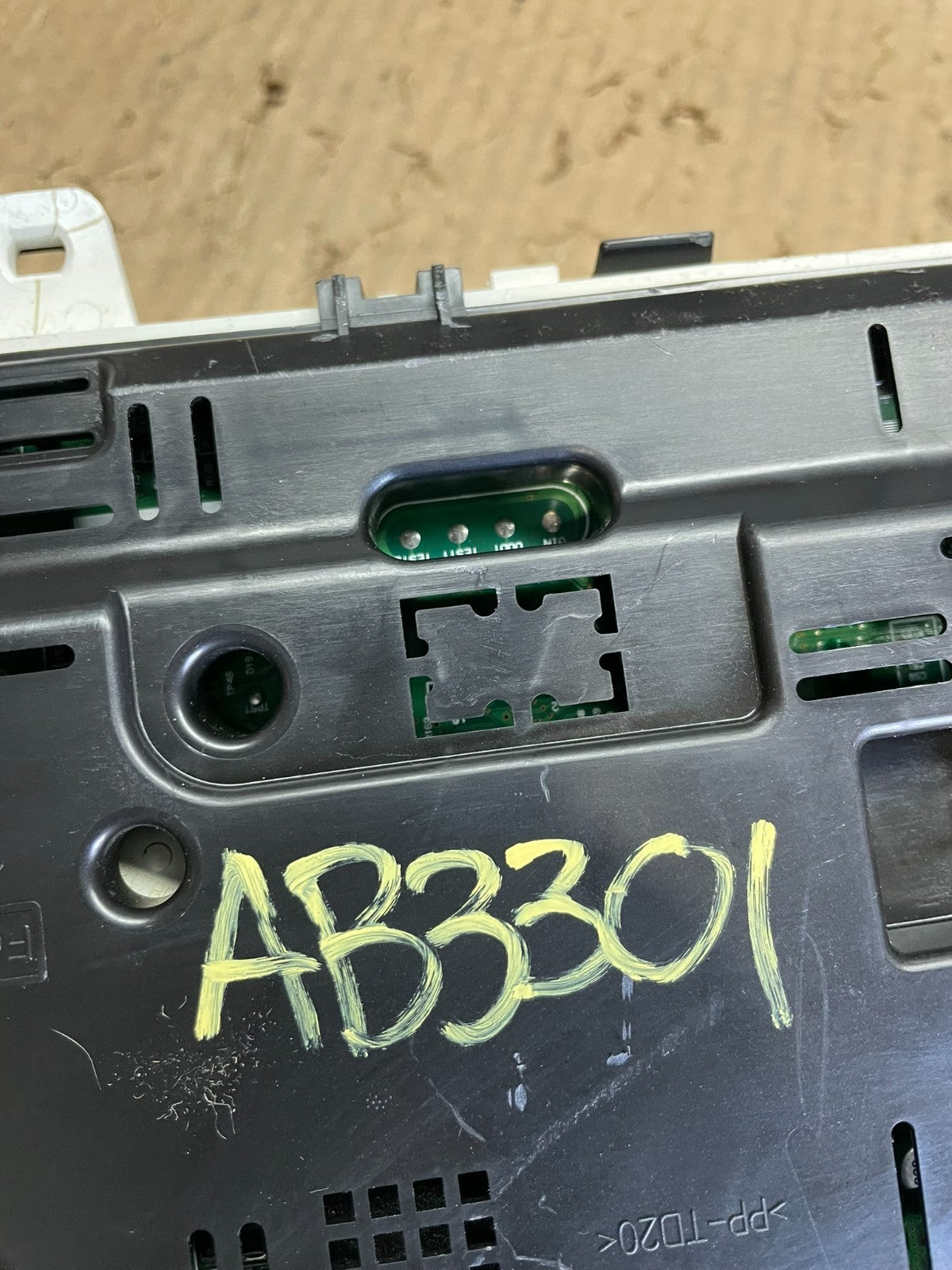 2011 2012 Lincoln MKZ Speedometer Cluster Gauge OEM ab3301 DG10