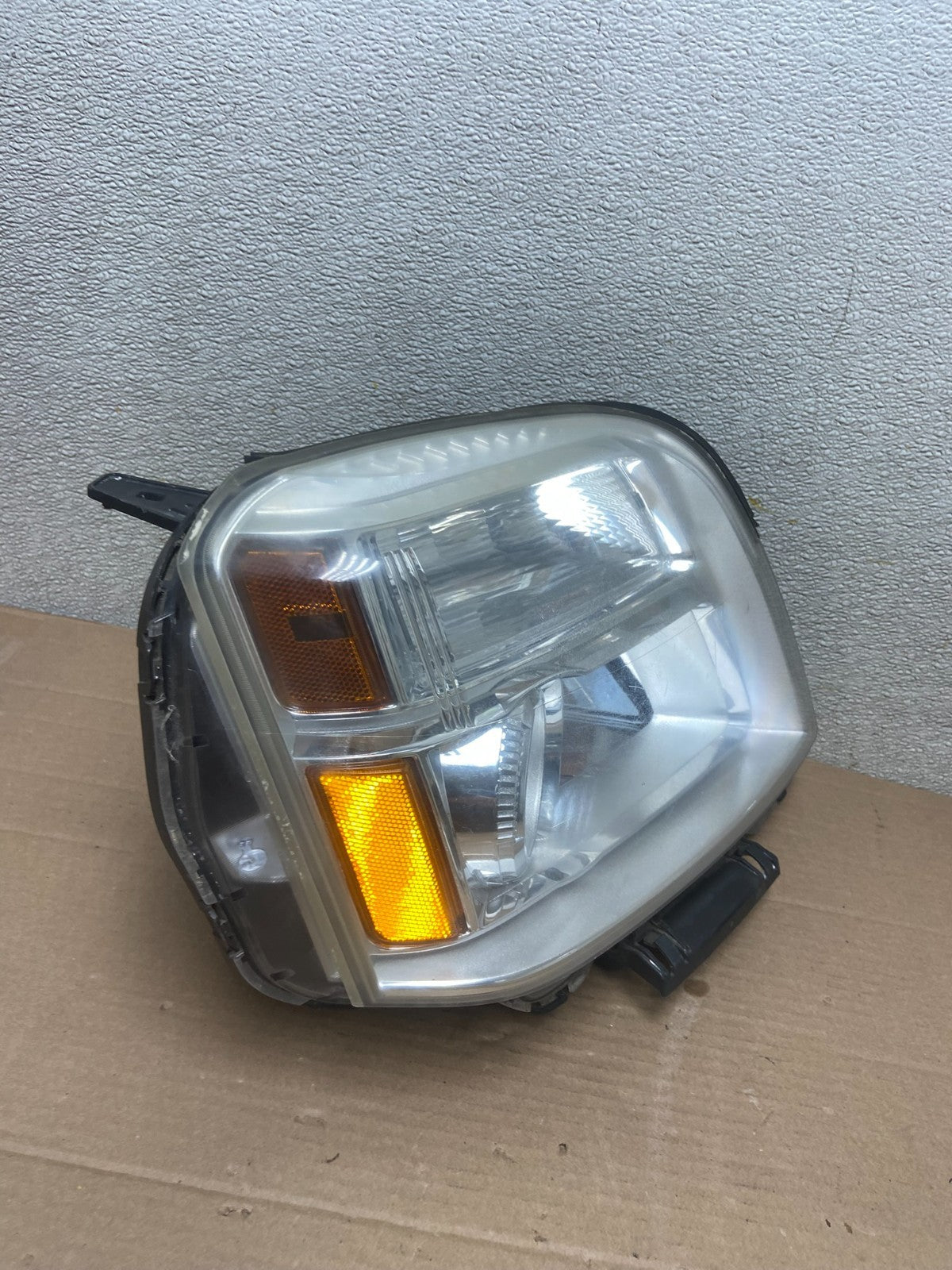 2010 to 2015 GMC Terrain Halogen Passenger Right Rh Side Headlight Oem AA8683 DW2