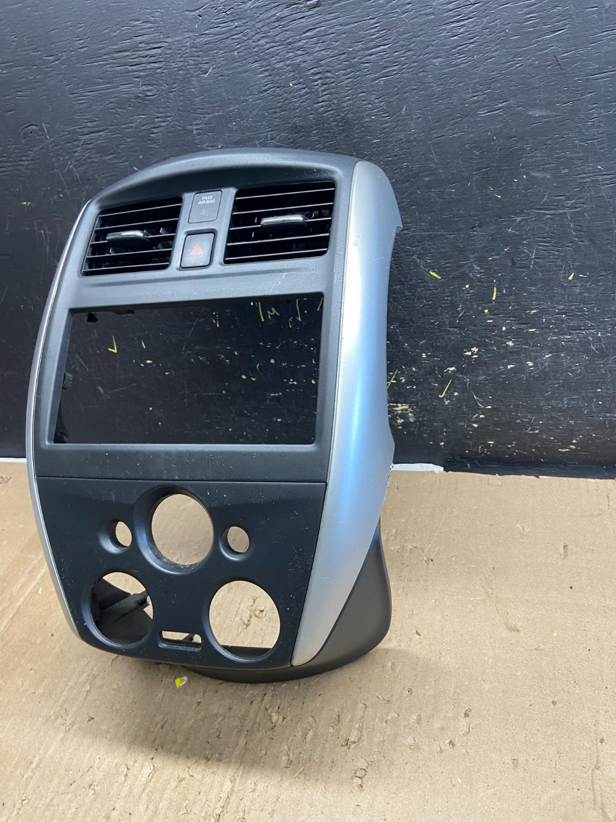 2015-2019 Nissan Versa Hatchback Center Dash Radio Climate Bezel Air Vent AB55051