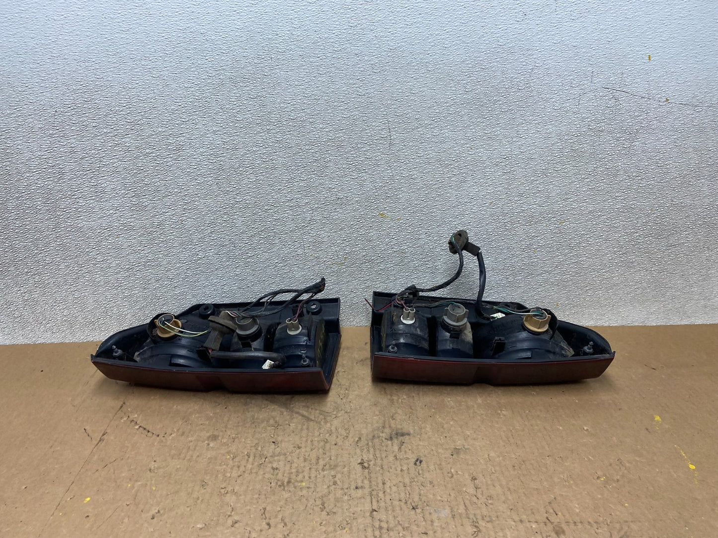 2005 to 2012 Nissan Pathfinder Tail lights Left+Right Side Z9389 DW5
