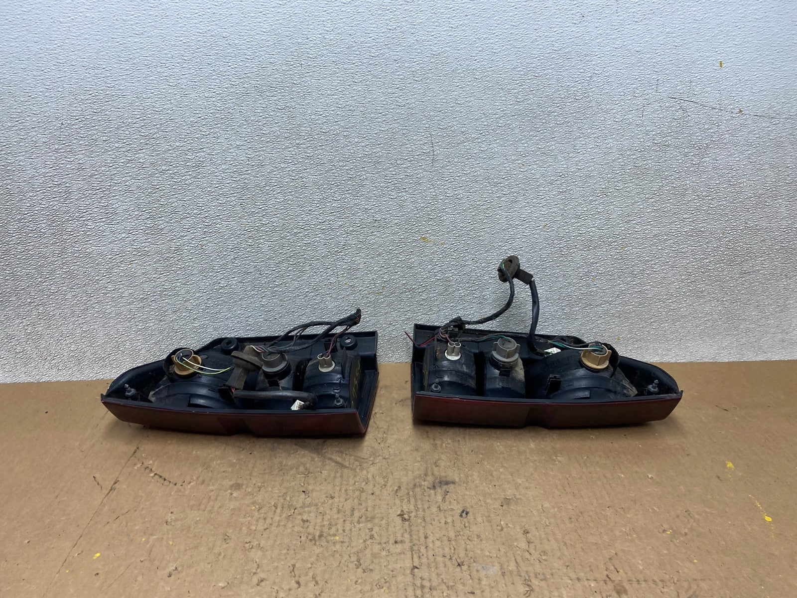 2005 to 2012 Nissan Pathfinder Tail lights Left+Right Side Z9389 DW5