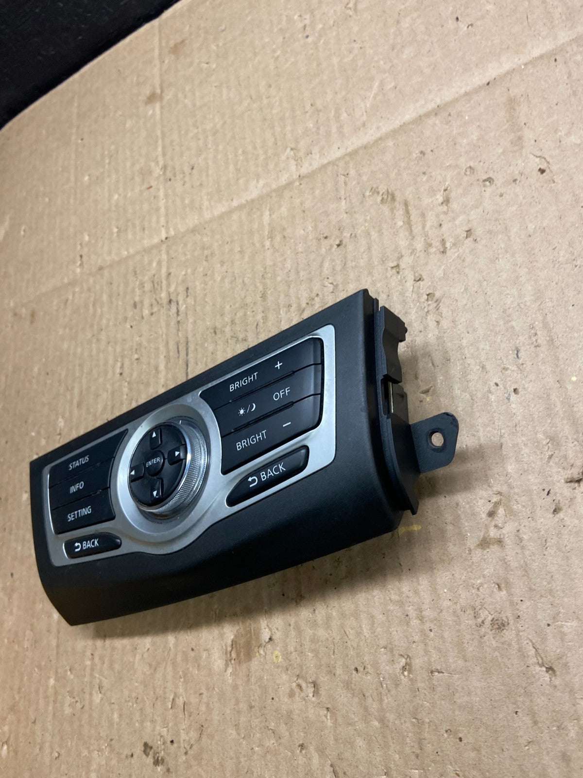 2009-2014 Nissan Murano AM FM Radio CD Control Panel Y5291 DG2