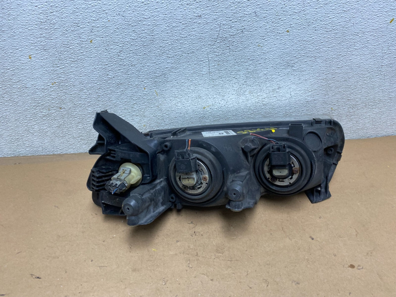 2000 to 2002 Saturn L Series Headlight Right RH Passenger Side H3185 DG110