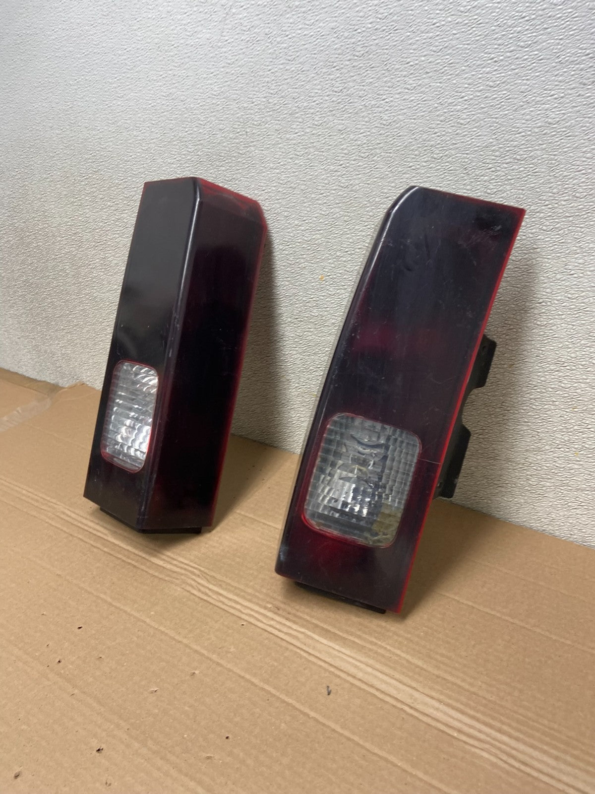 2006 to 2008 Hummer H3 Left+Right Side Tail Lights OEM AB0962 DW1