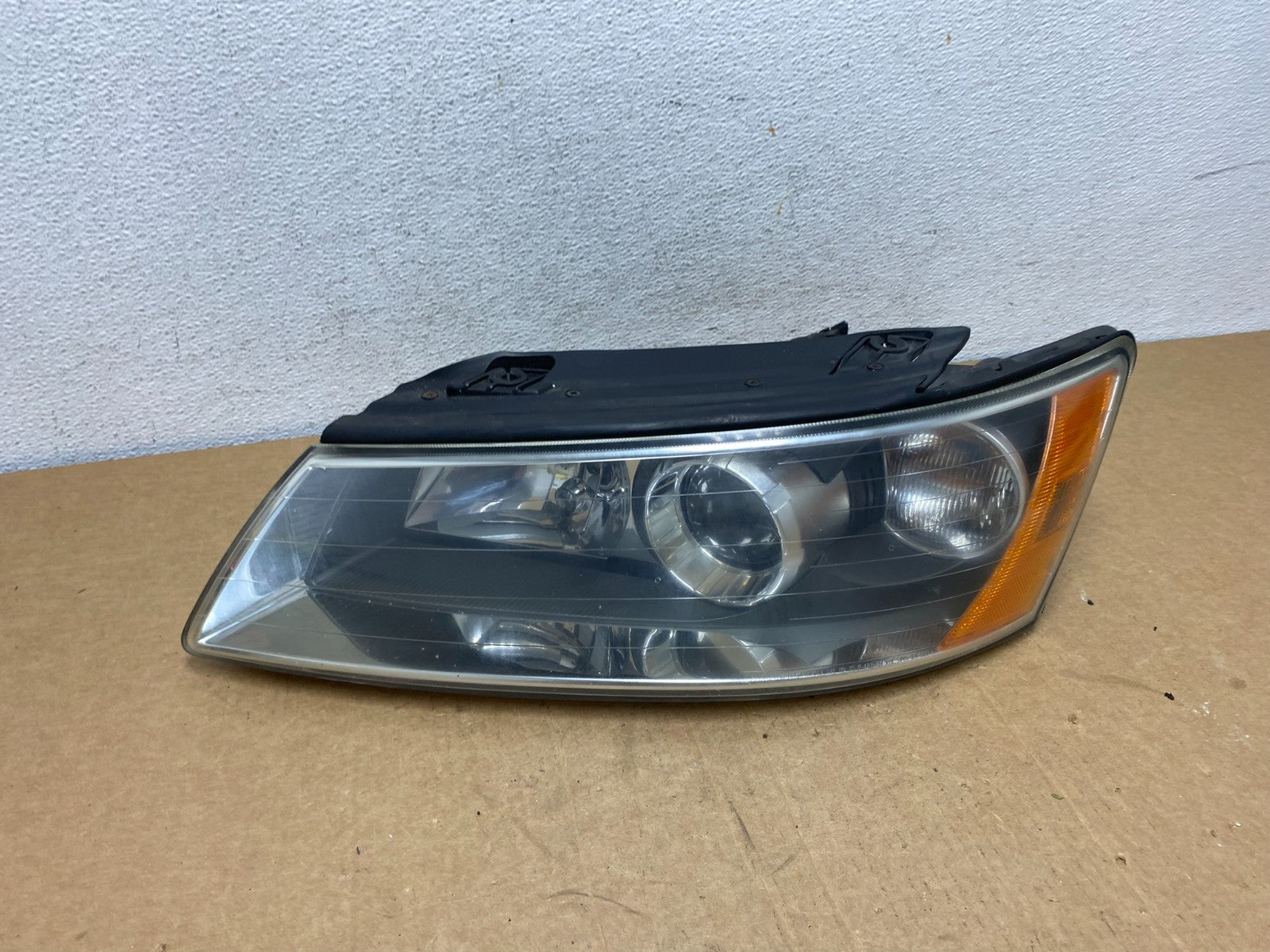 2006 to 2008 Hyundai Sonata Left Driver LH Side Headlight Halogen AD6042 DW0