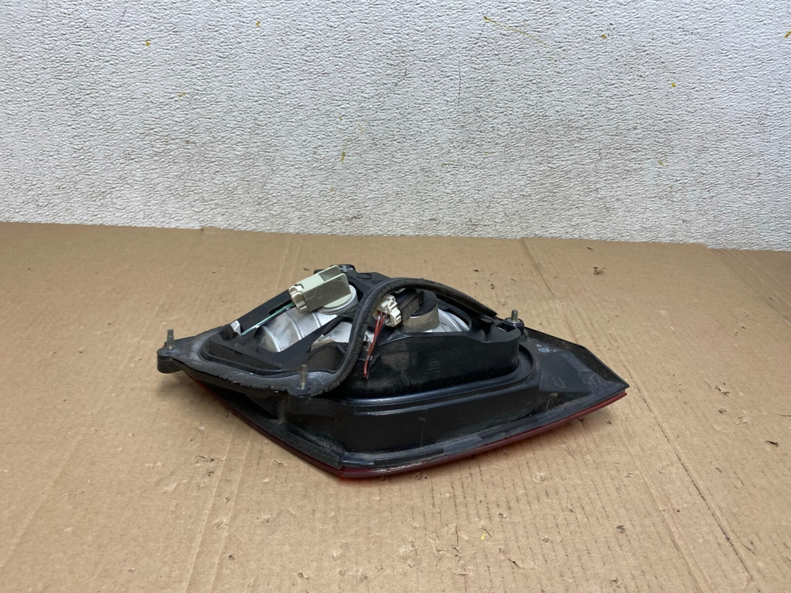 2002-2004 Infiniti i35 Inner Light Right Passenger Side Tail Light OEM L3259 DW4