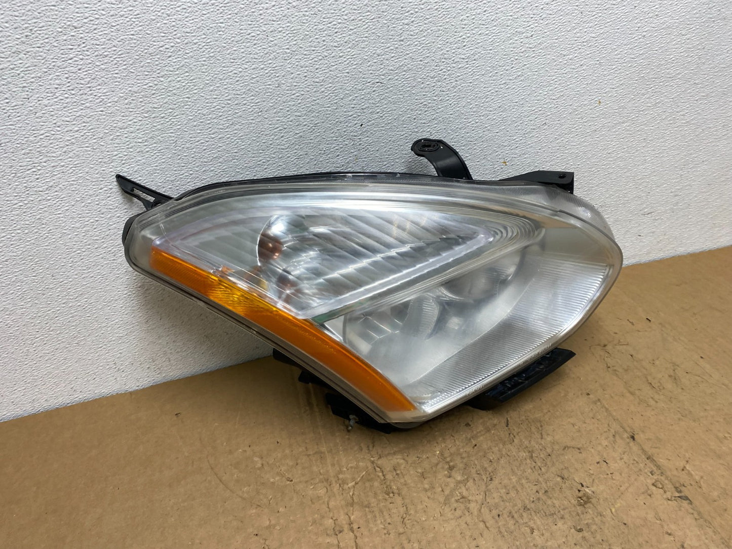 2009-2013 Nissan Rogue Right Passenger Halogen Headlight TYC AD0525 DW2