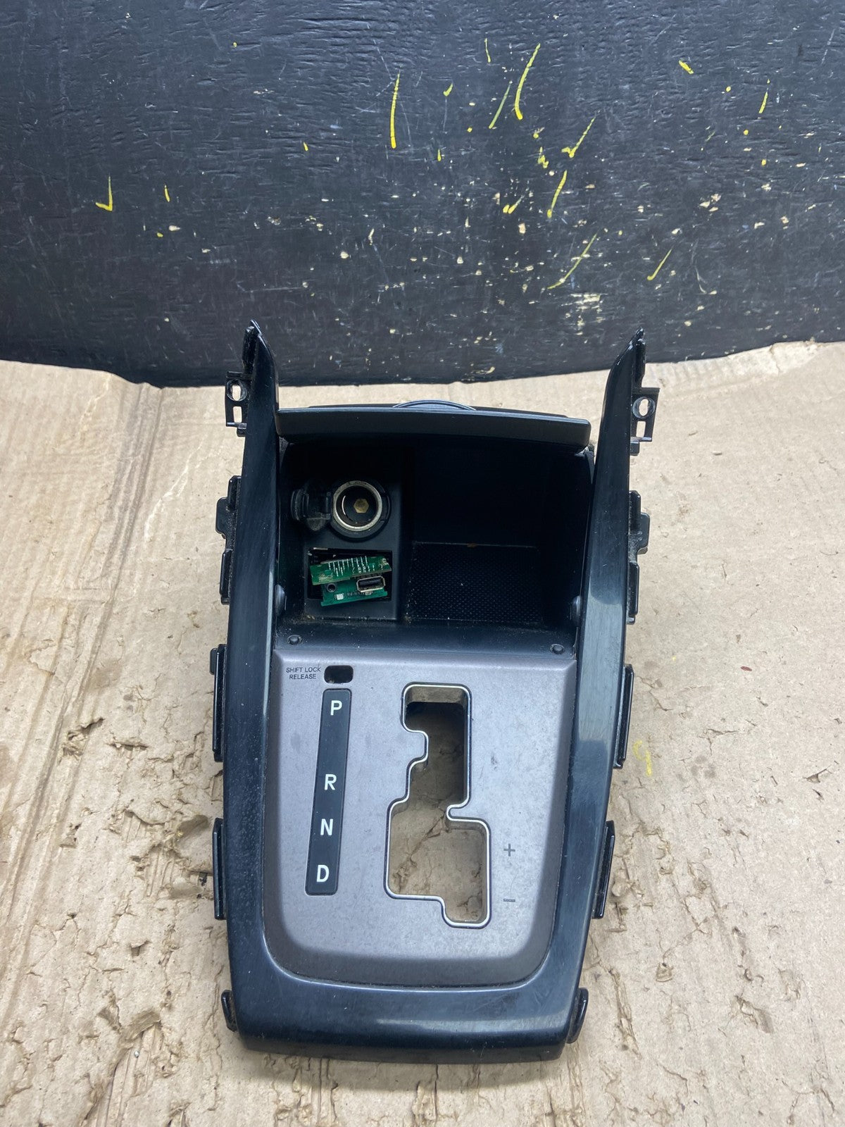 2011 - 2013 Hyundai Elantra Shifter Bezel Center Console Storage Oem X6491 DG1