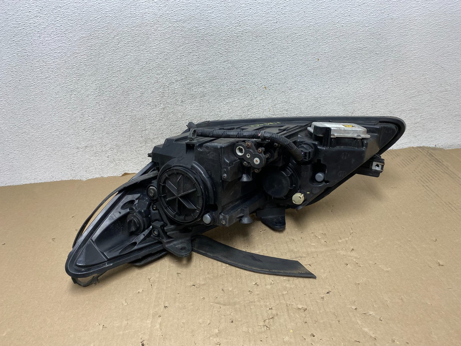 2009 - 2011 Hyundai Genesis Right Passenger RH Xenon HID Headlight AG6962 DW7