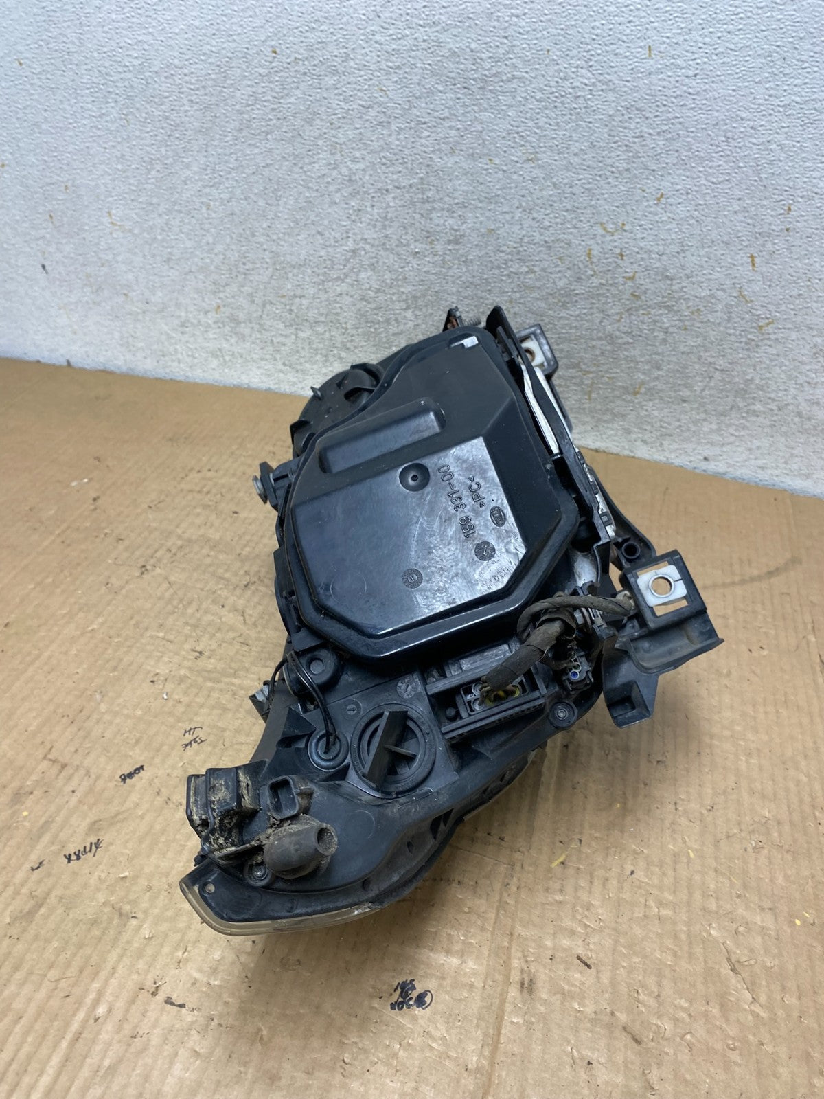 2004 to 2007 BMW 525i 5 Series Headlight Left Driver LH Xenon AFS AI8058 DW7