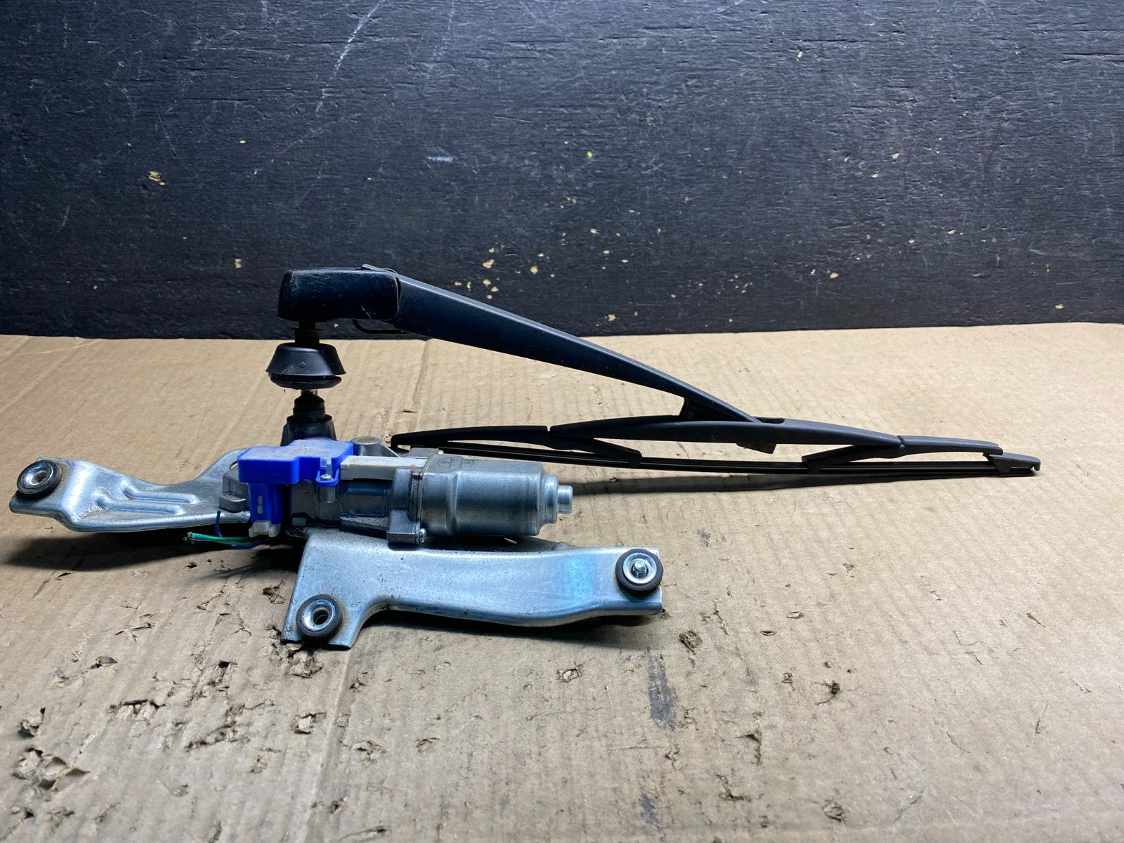 2009 to 2013 Subaru Forester Rear Windshield Washer Wiper Motor AB04071