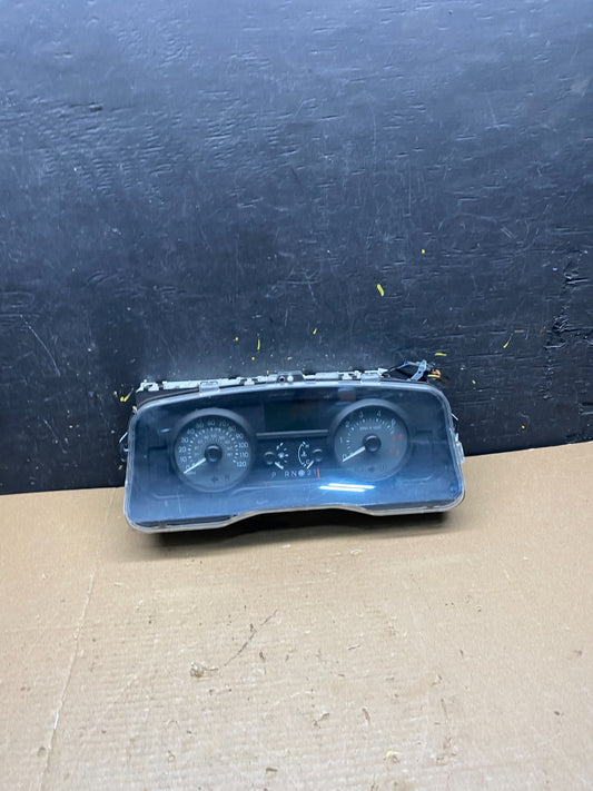 2006 to 2011 Lincoln Town Car Speedometer Cluster Gauge Q9635 DG0