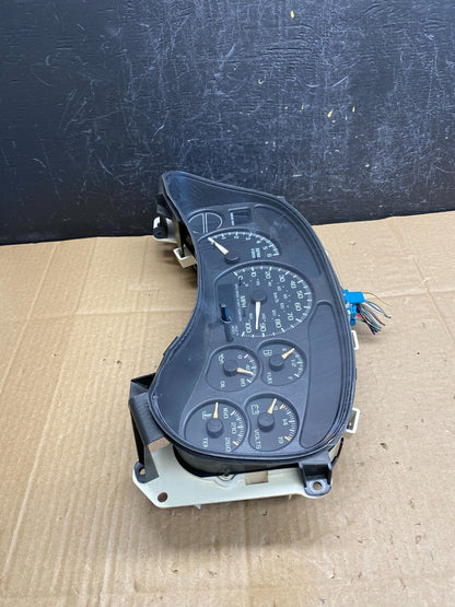 2002 GMC Yukon Speedometer Cluster Gauge ac9394 DG2