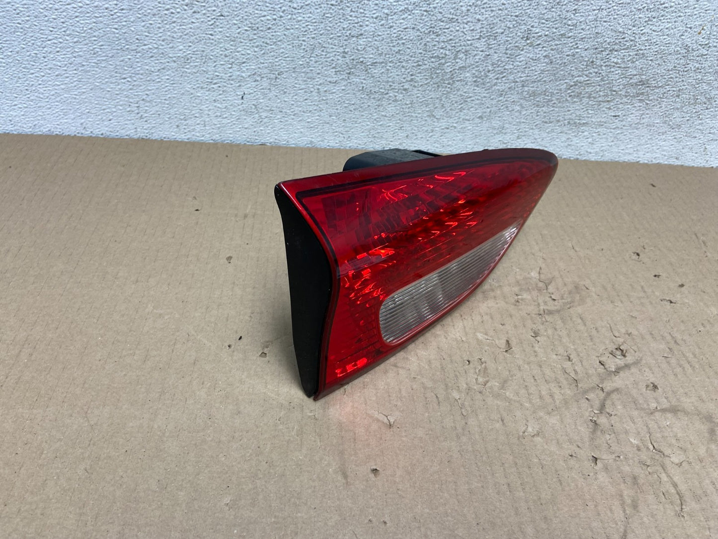 2006 2007 Subaru Tribeca B9 Left Driver Lh Side Tail Light Inner AG5910 DW2