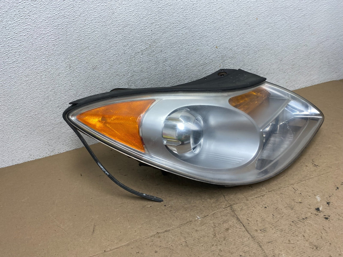 2007 to 2012 Hyundai Veracruz Right Passenger RH Headlight Halogen AF5146 DW2