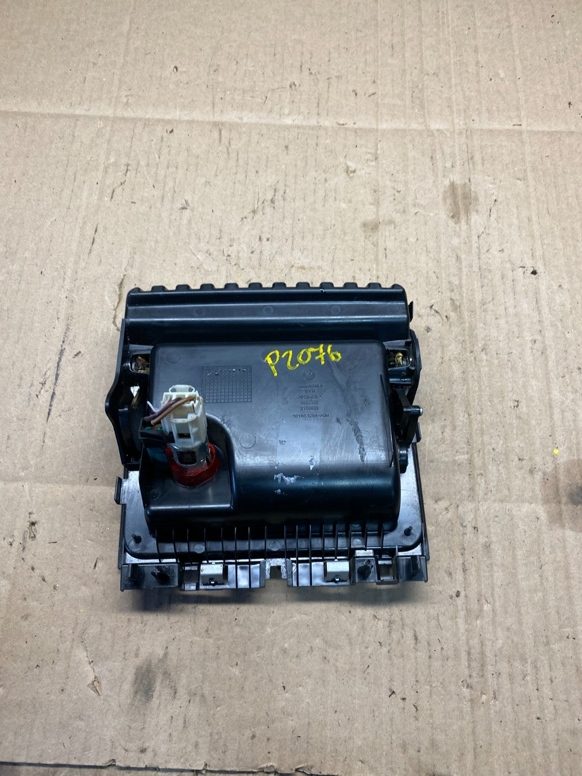2012 to 2015 Volkswagen Passat Center Console Front Storage Tray Oem P2076 DG6