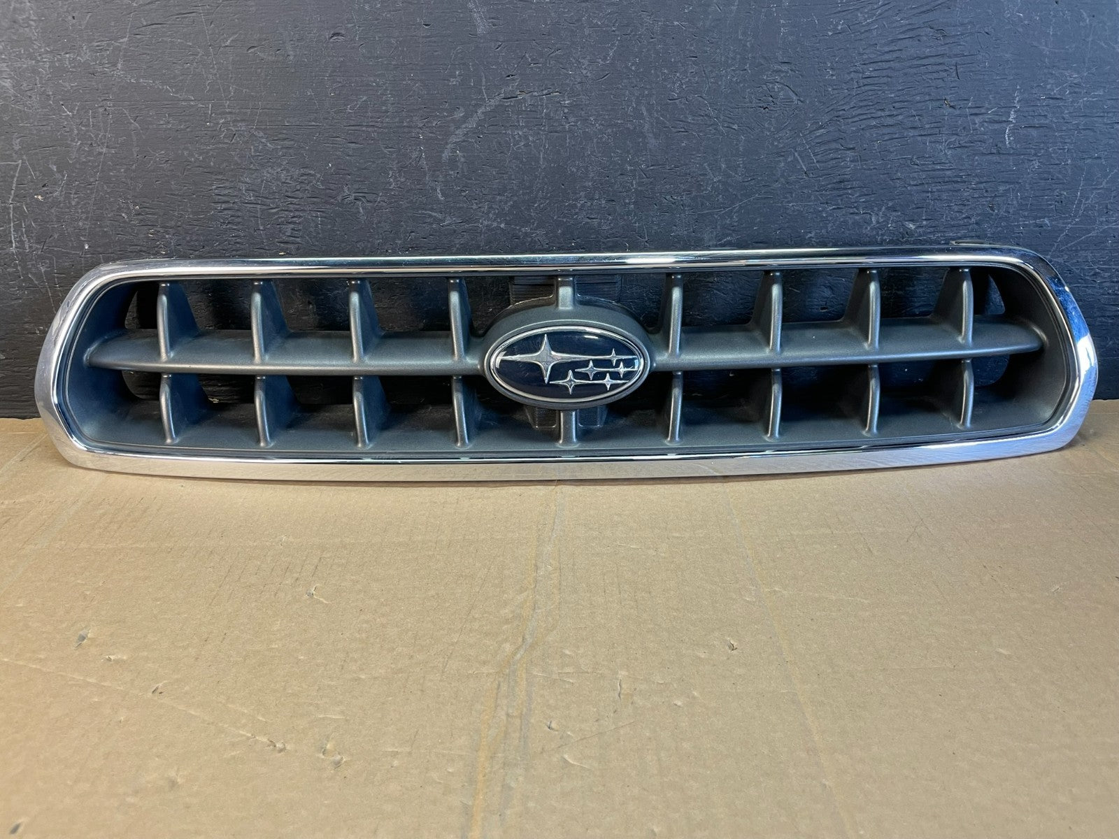 2000 to 2002 Subaru Legacy Outback Grill Grille AC9761 DG0