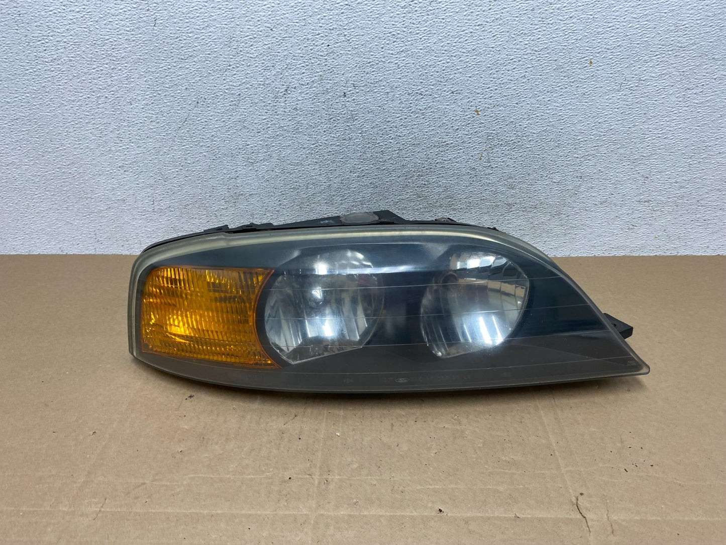 2000 to 2002 Lincoln Ls Right Passenger RH Side Headlight Halogen AE4946 DW0