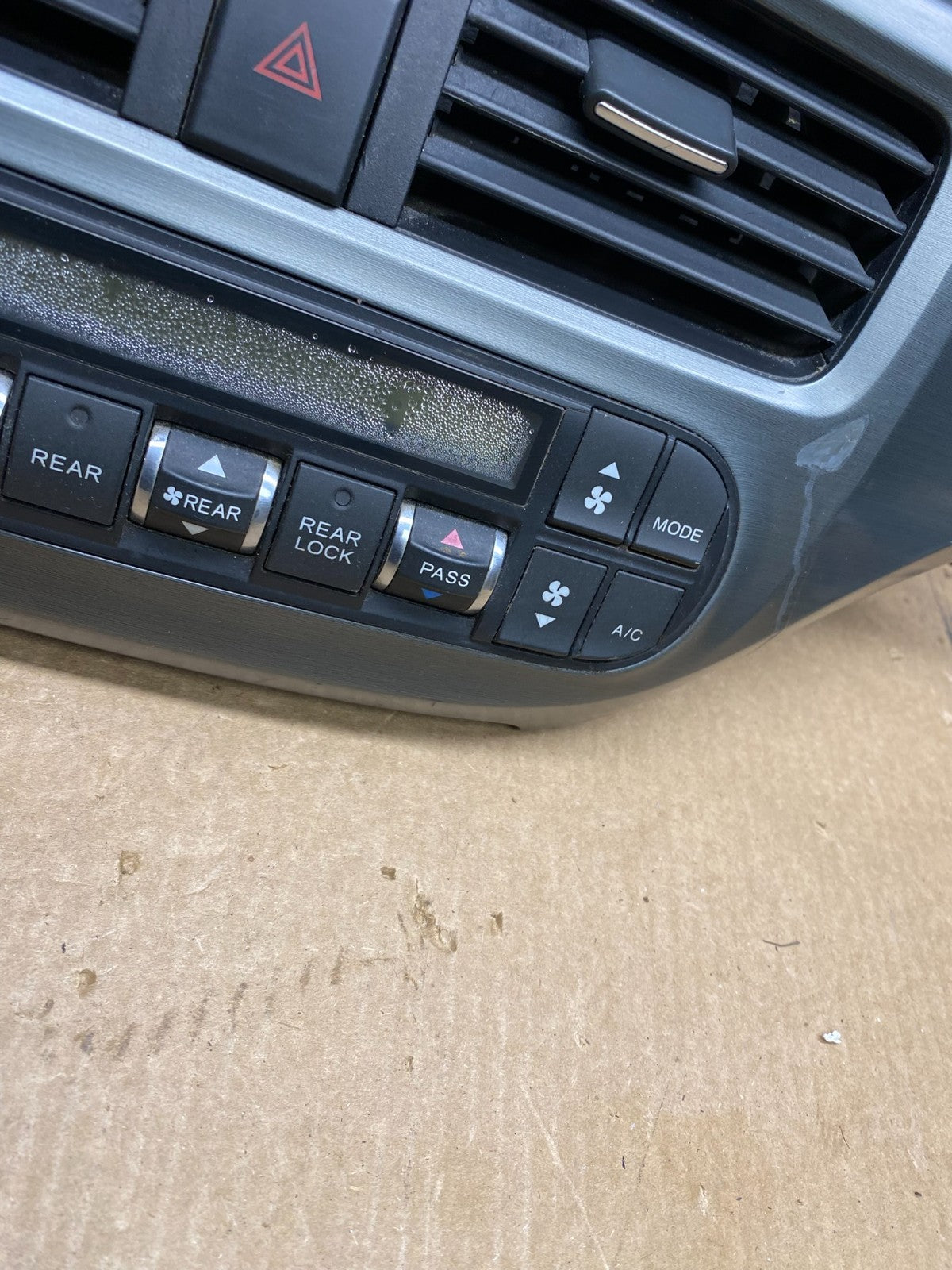 2005 to 2010 Honda Odyssey  Radio Climate Control Dash Trim Bezel Z4455 DG1