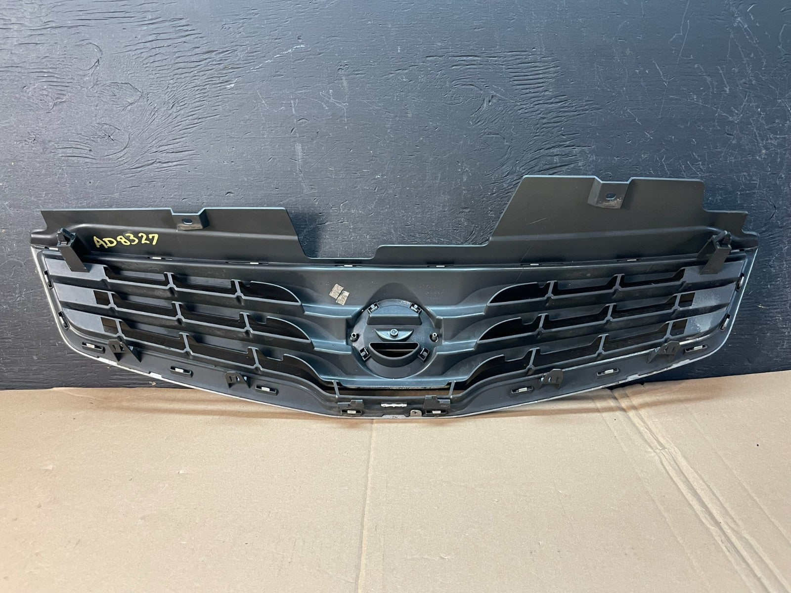 2010 to 2012 Nissan Sentra Front Upper Grill Grille ad8327 DG3