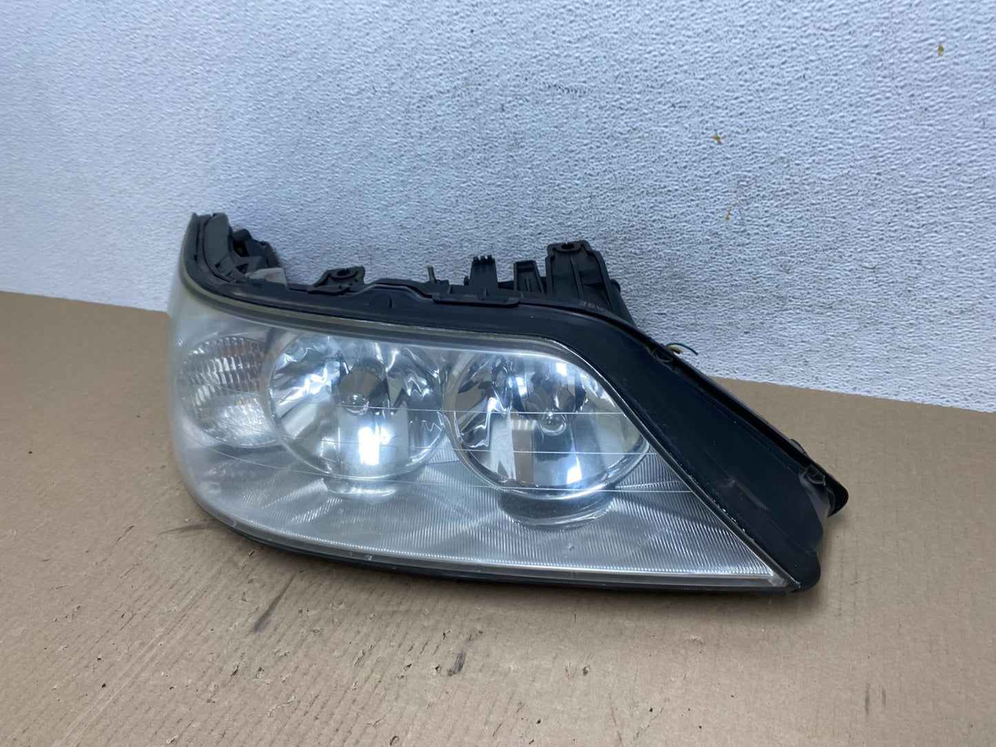 2005 to 2011 Lincoln Town Car Right Passenger Rh Side Headlight AE7028 DW1